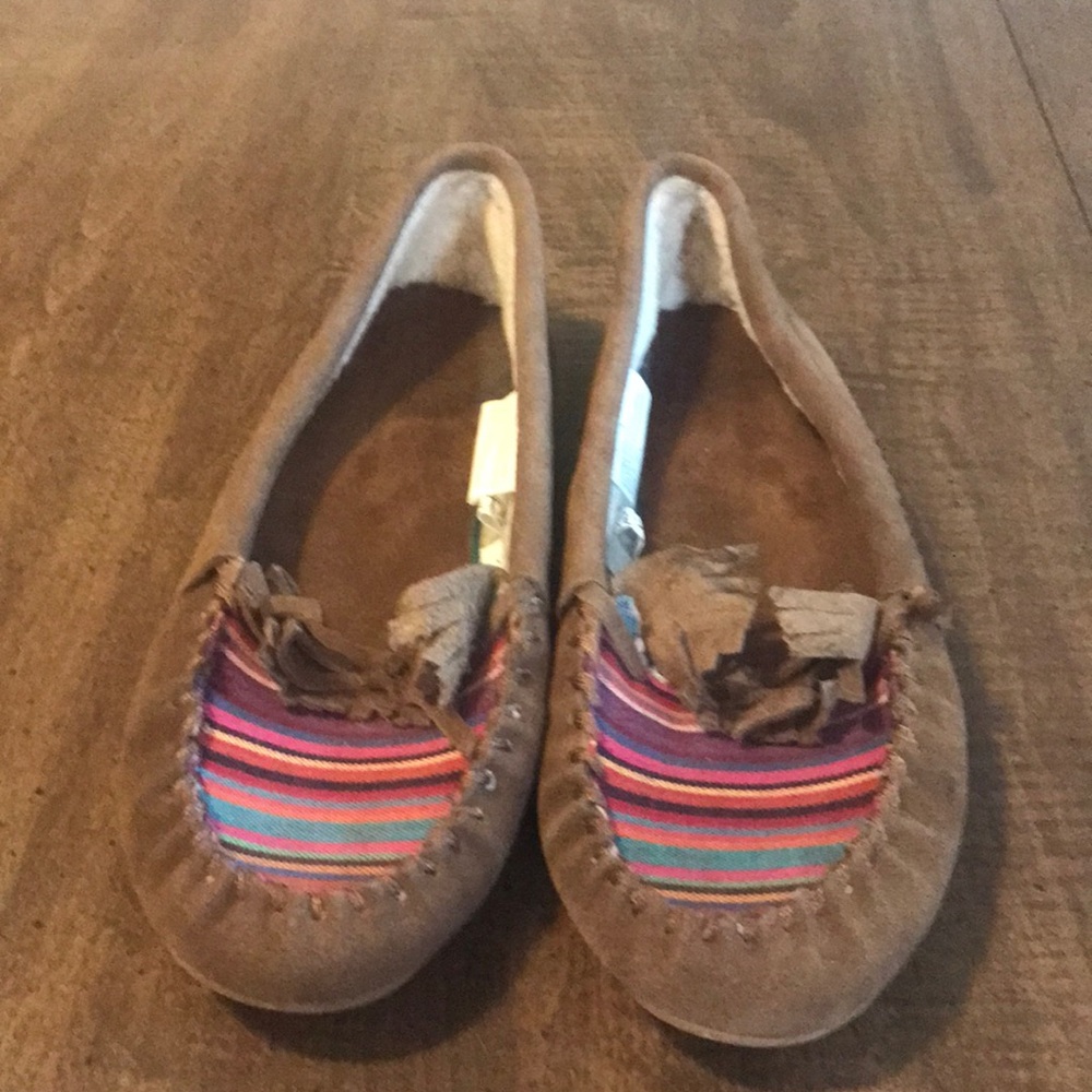Tan and multicolored moccasins Sz 9